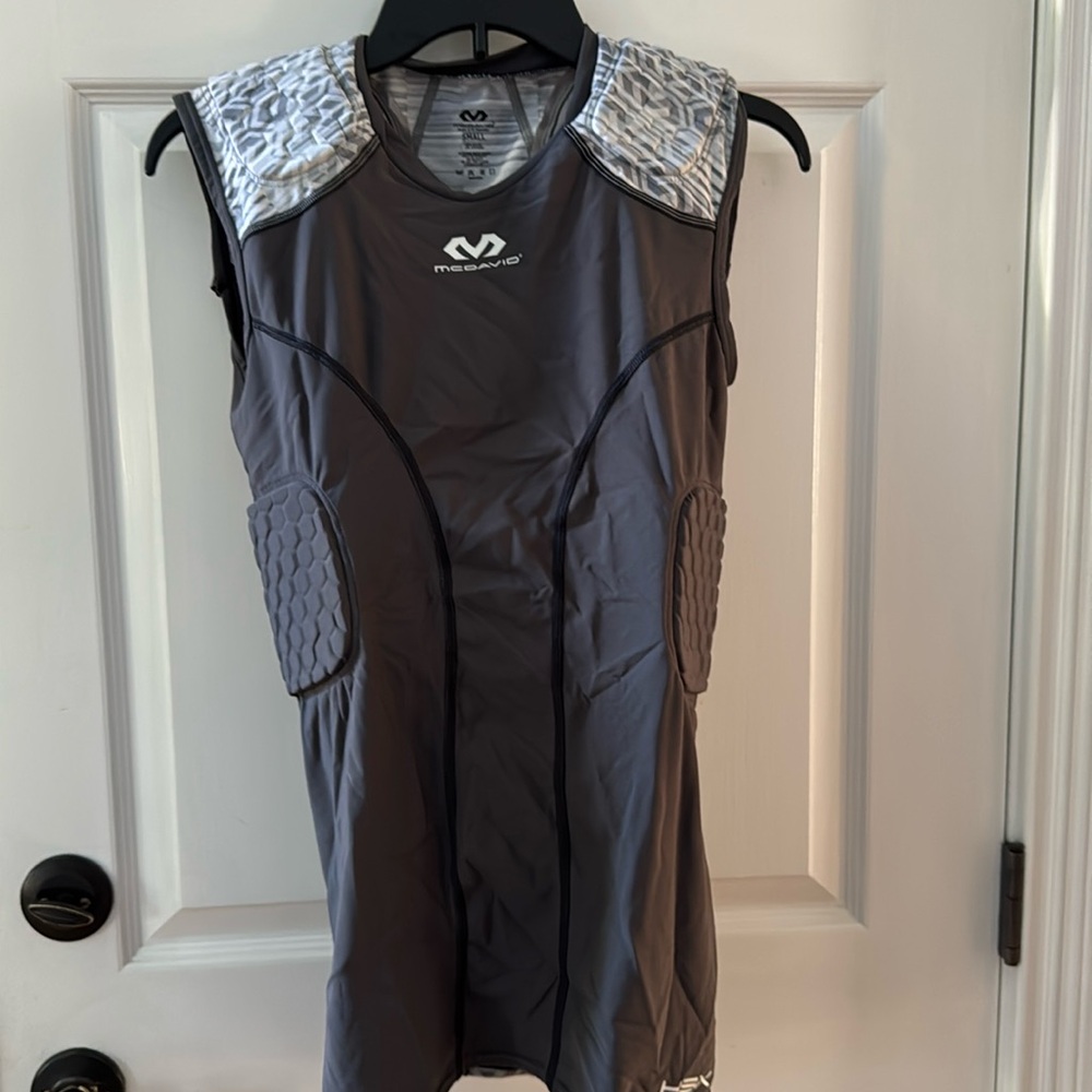 mcdavid hex padded shoulder & sides undershirt for football or lax never worn